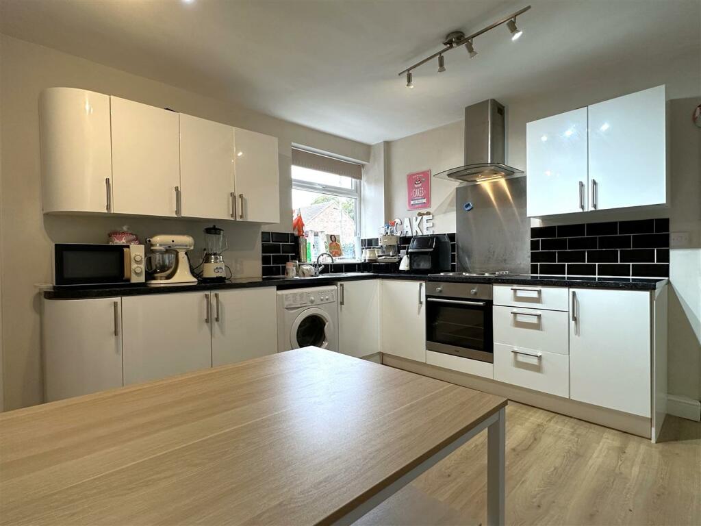 Contemporary Kitchen 958