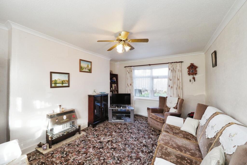 Fantastic Sized Lounge