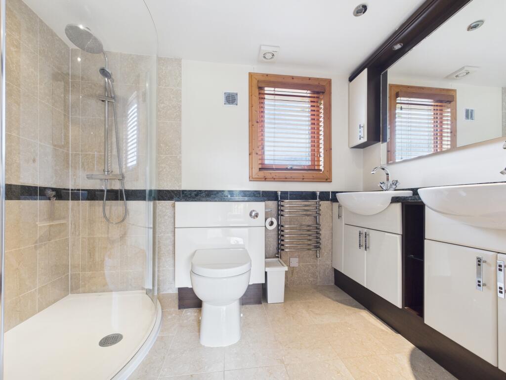 CAM01354G0-PR0557-STILL001