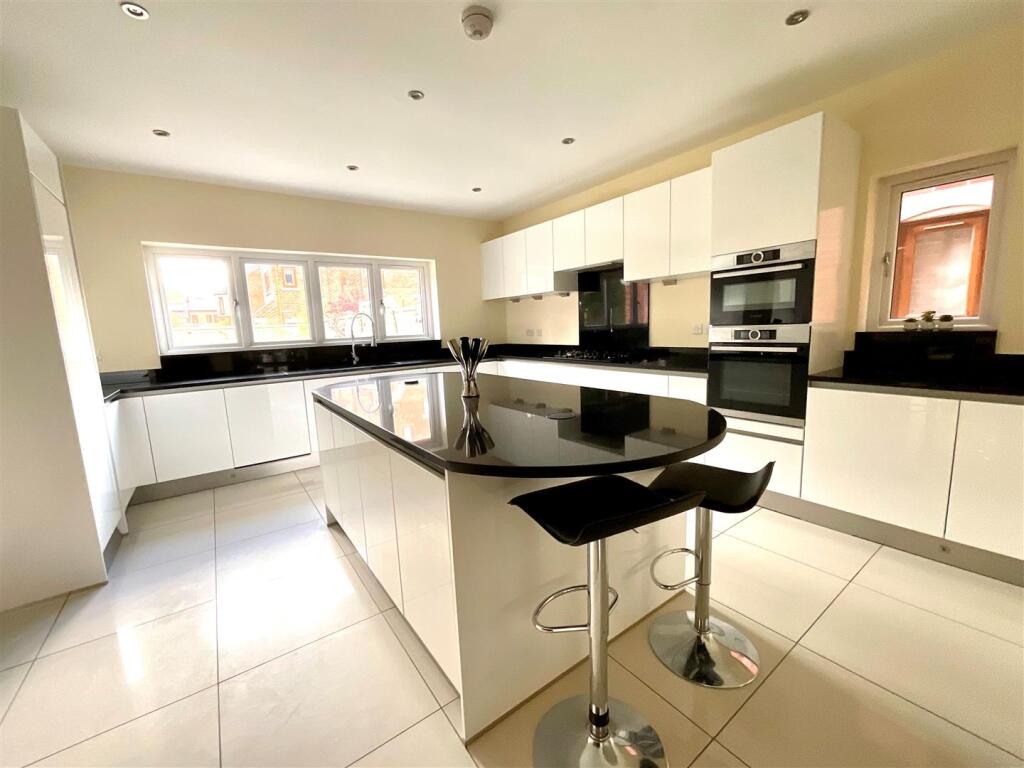 kitchen1.jpg