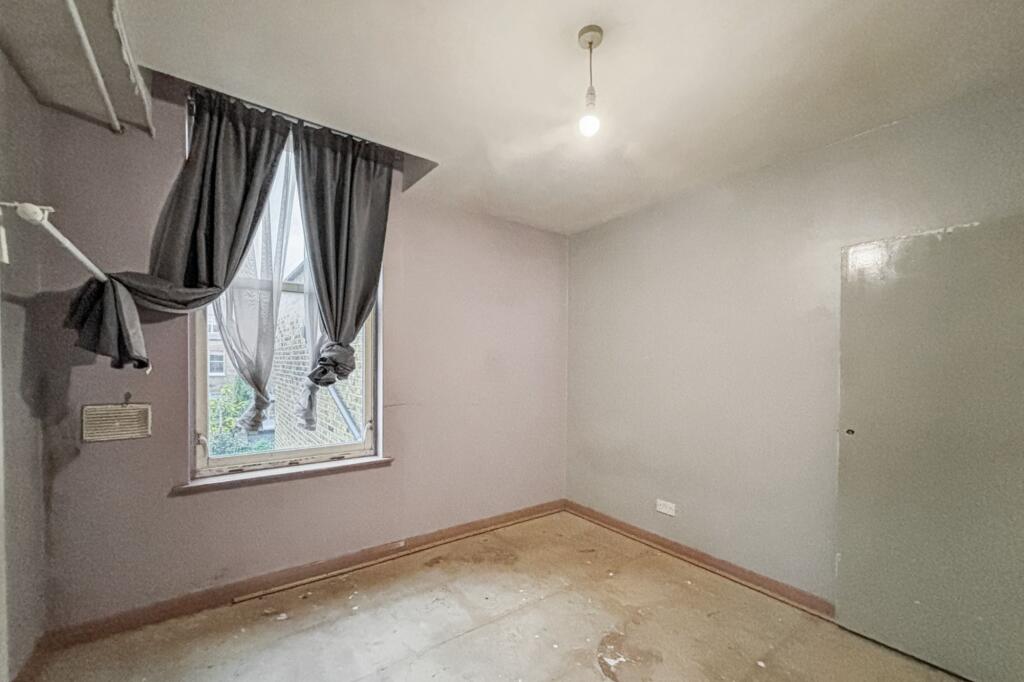 Flat B, 34 Callcott Road, Kilburn, London NW6 7EA