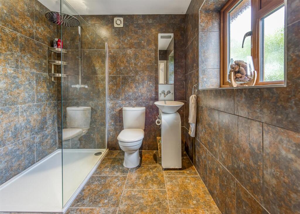 14 Ackleton Gardens-SHower Room.jpg