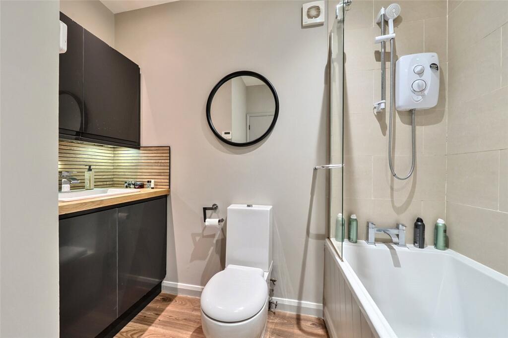 Bathroom/Annex
