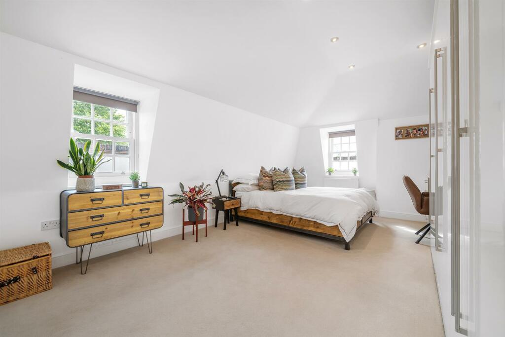 6, 49a Clapham High Street-6.jpg