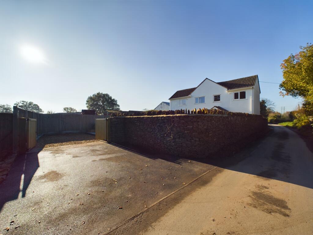 CAM02023G0-PR0102-STILL036