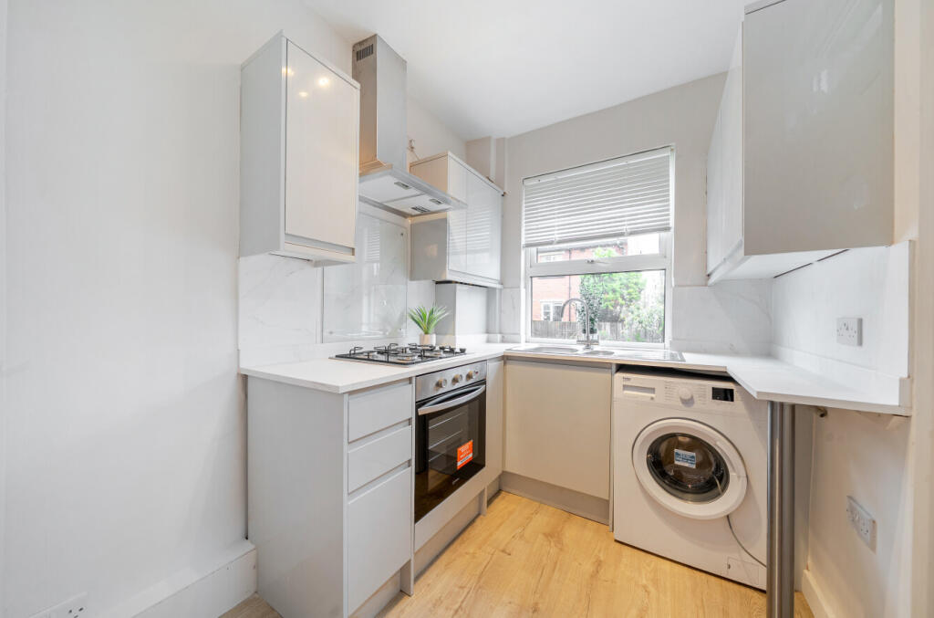 1370622-7-68f5f9c...