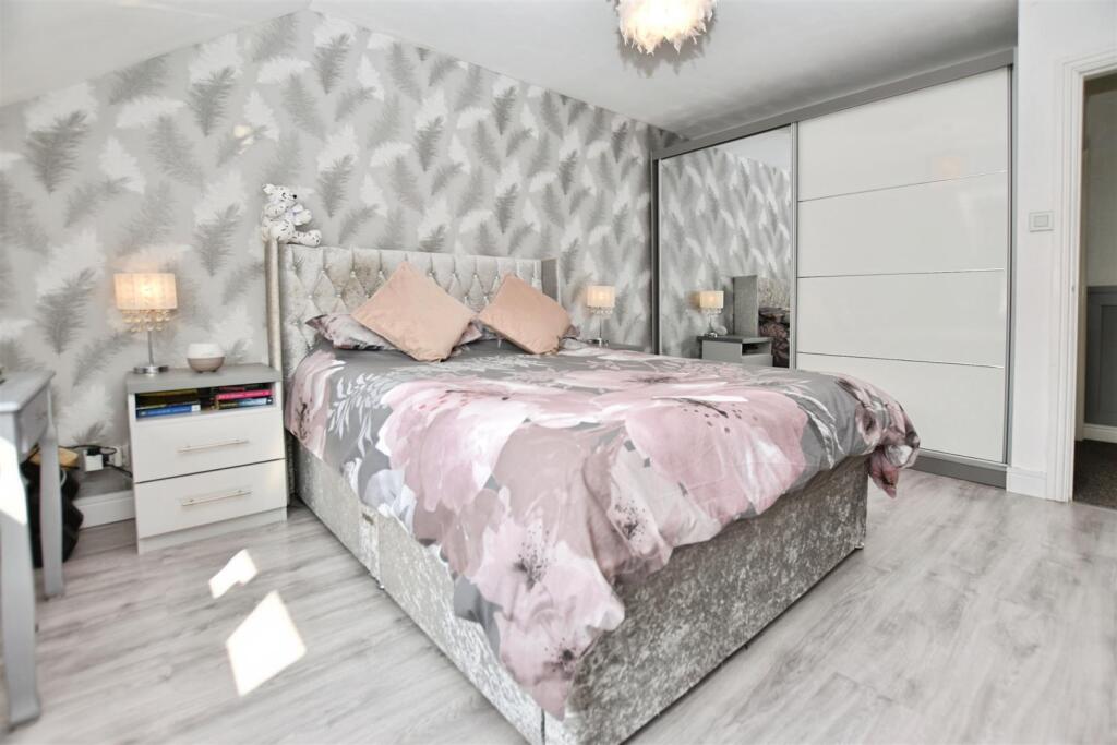 c1557459-bed 201 20wdrobes.JPG