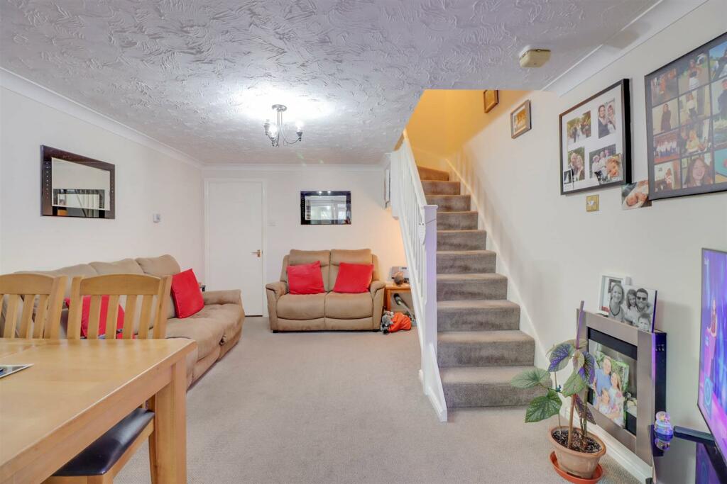 16 LENNOX DRIVE INSIDE-12.jpg