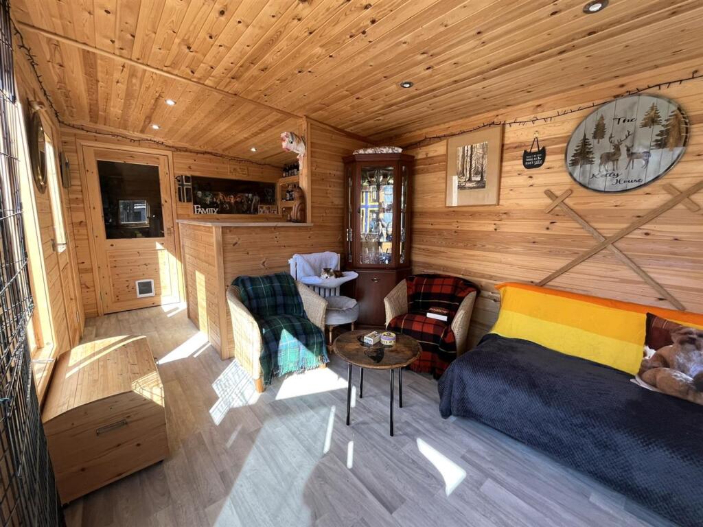 SUMMERHOUSE