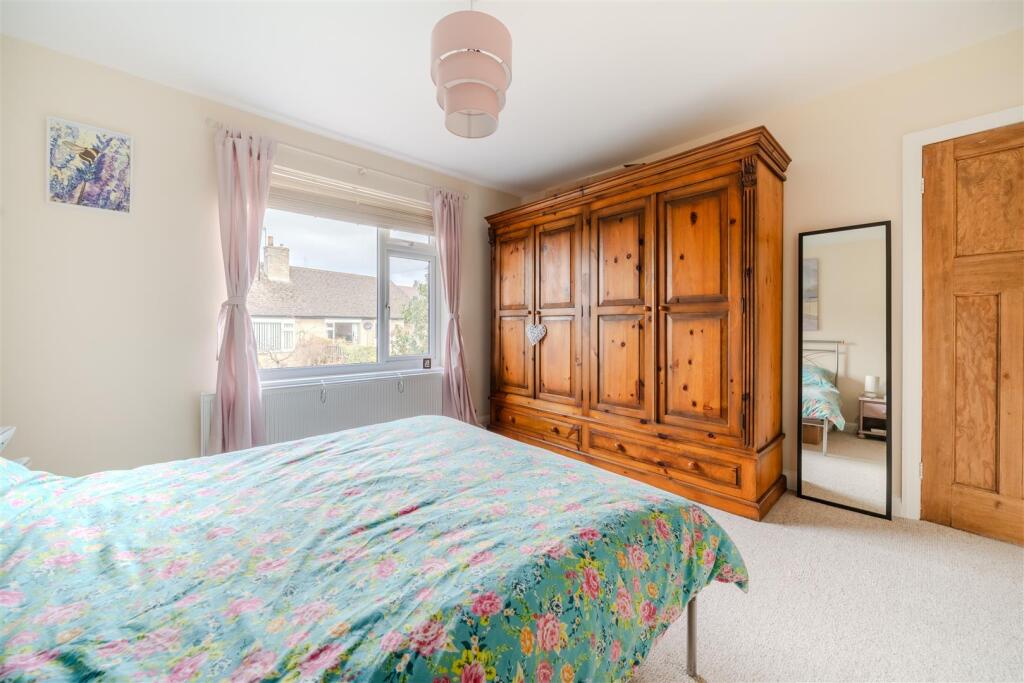 Bedroom 1-2.jpg