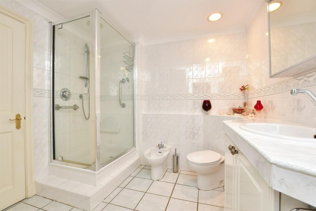 Family Shower Room