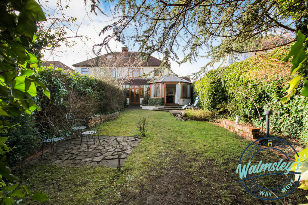 Impressive and mature rear gardens