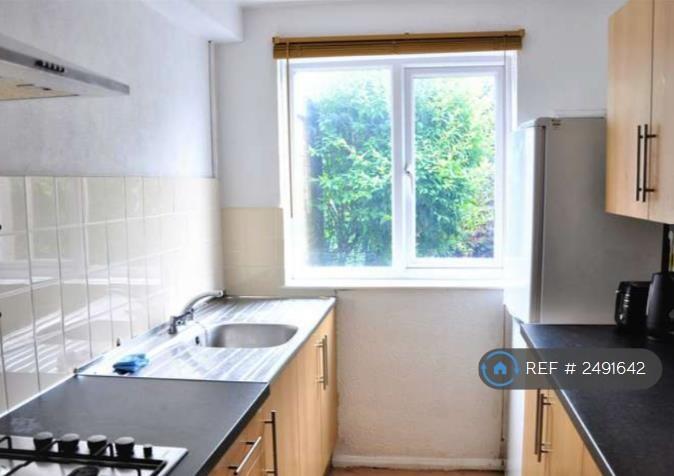 Fully Fitted Kitchen