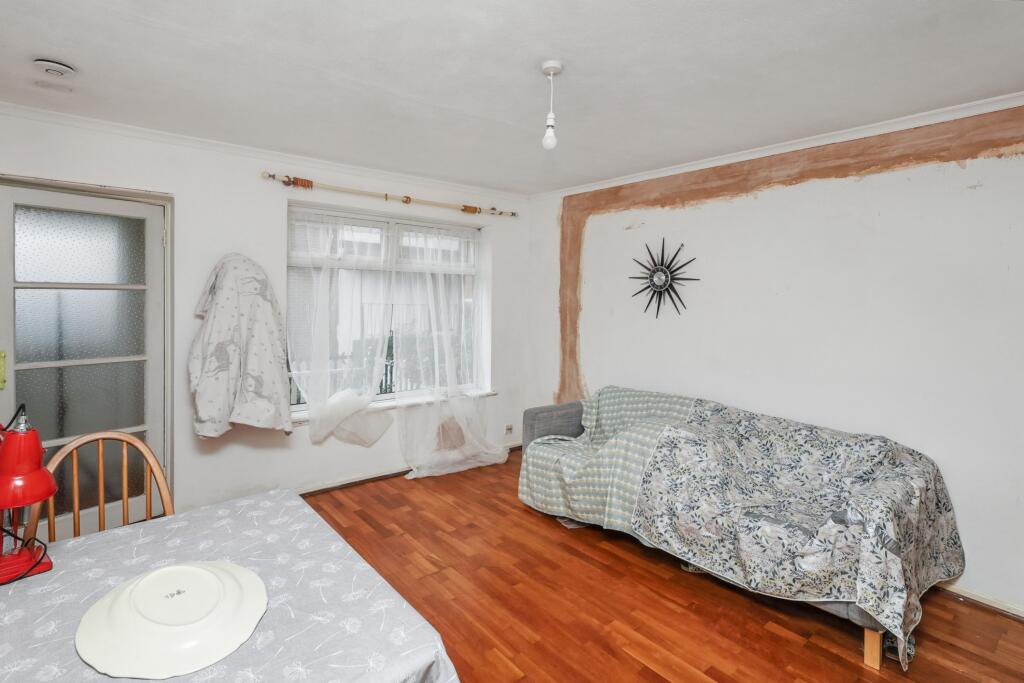 11 Langdon Court, Harlesden, London NW10 8SP