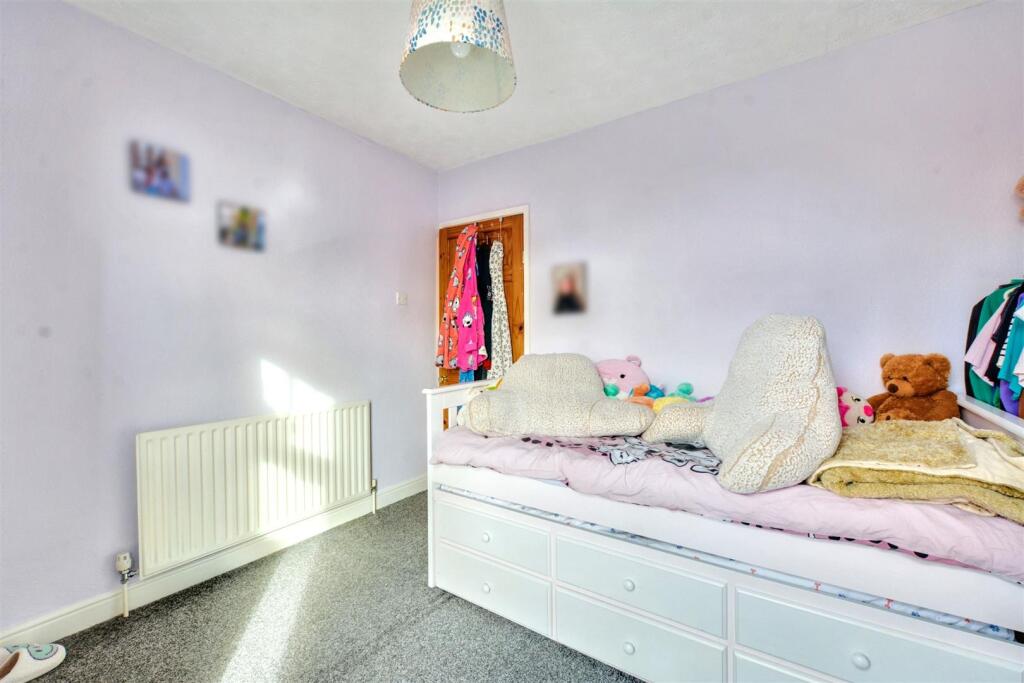Bedroom 1_2.jpeg