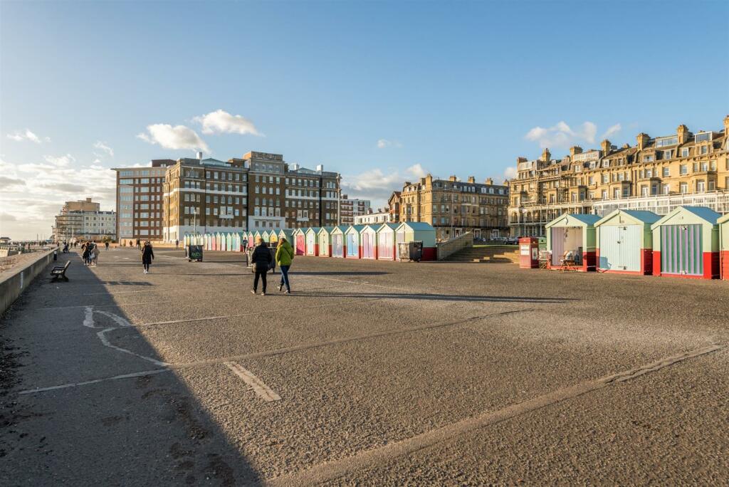Beach Hut 121-10.jpg
