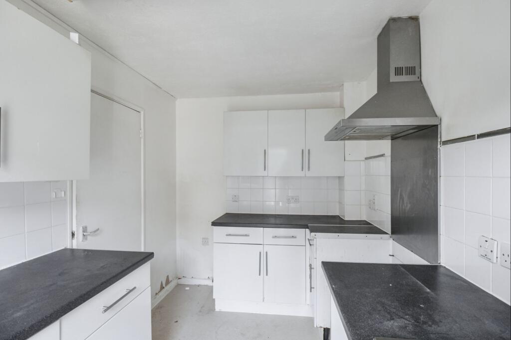 13 Oakley Close, Beckton, London E6 5RT