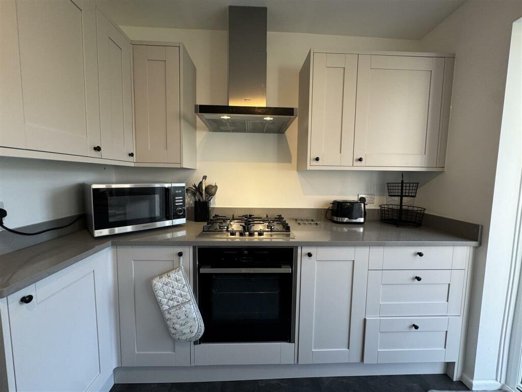 RECENTLY FITTED KITCHEN