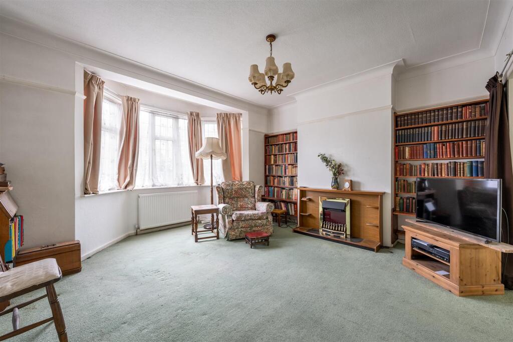 High View Road, E18
