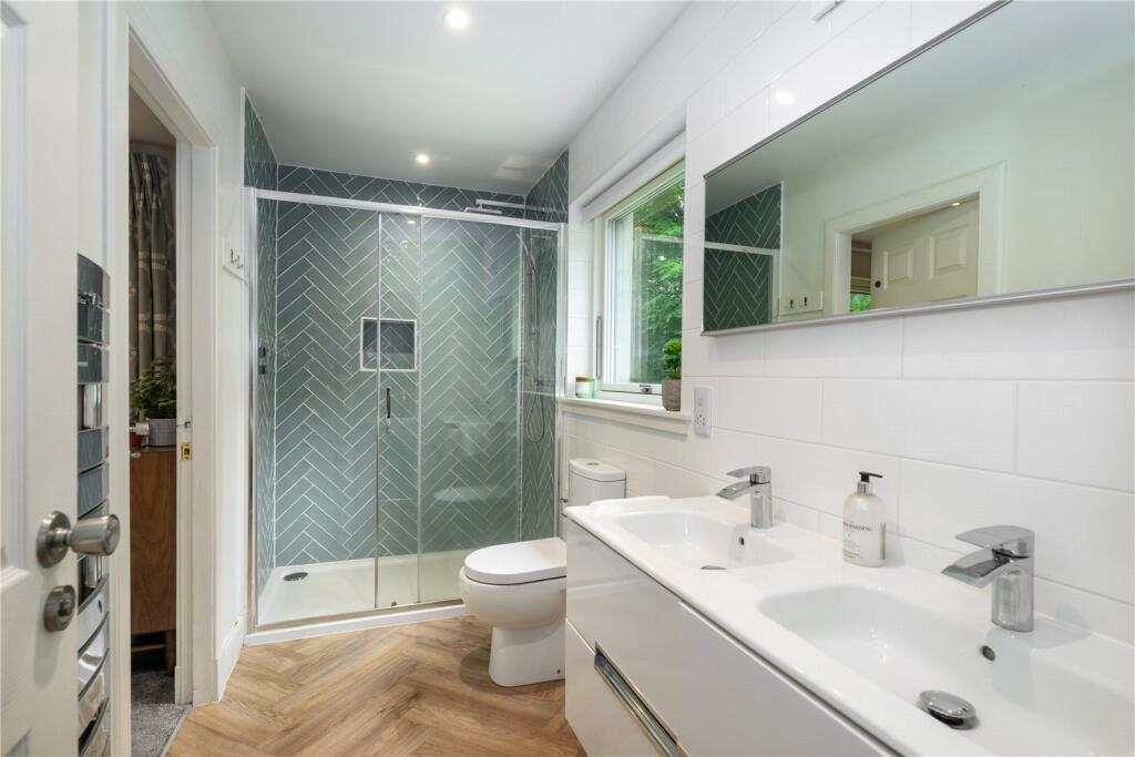 Jack &amp; Jill Bathroom