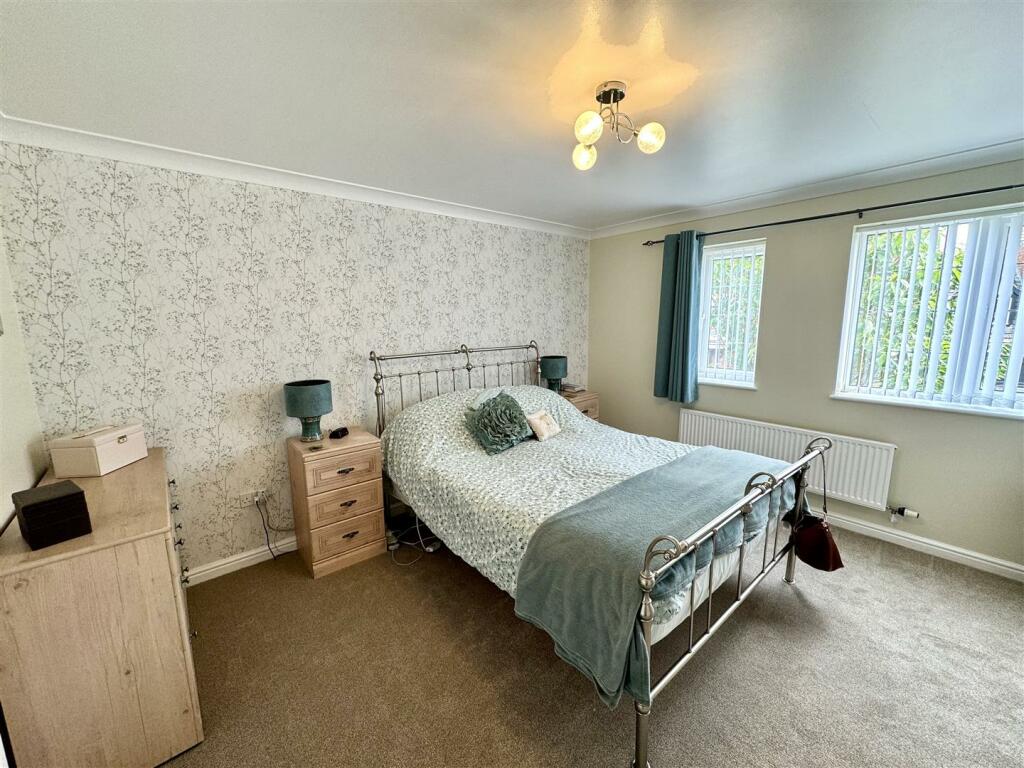 PRINCIPAL BEDROOM