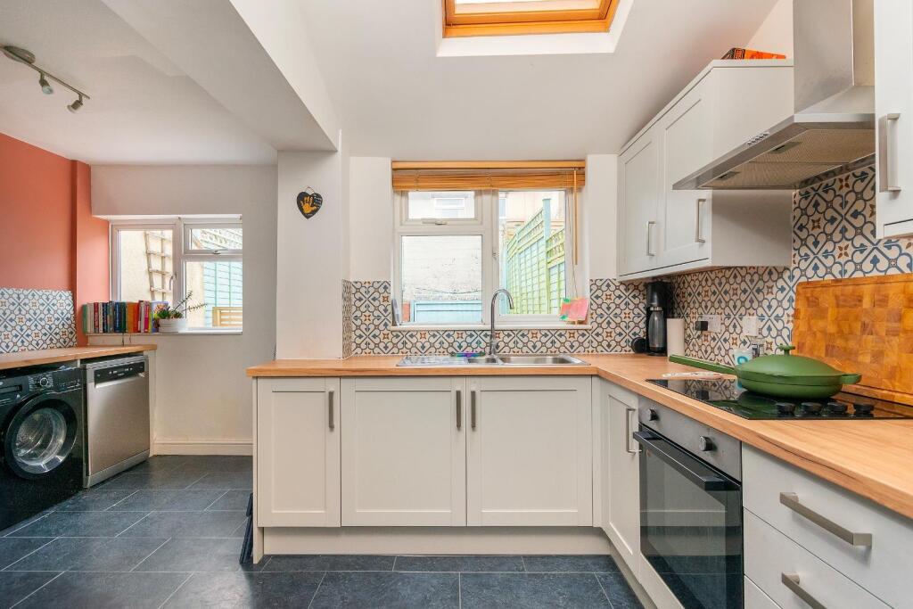 0S7SSG - Kitchen C.jpg