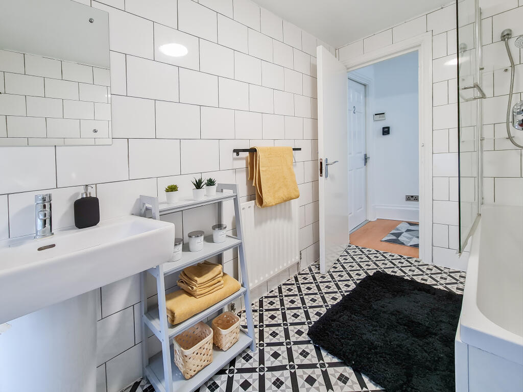 115a - Communal Bathroom 1