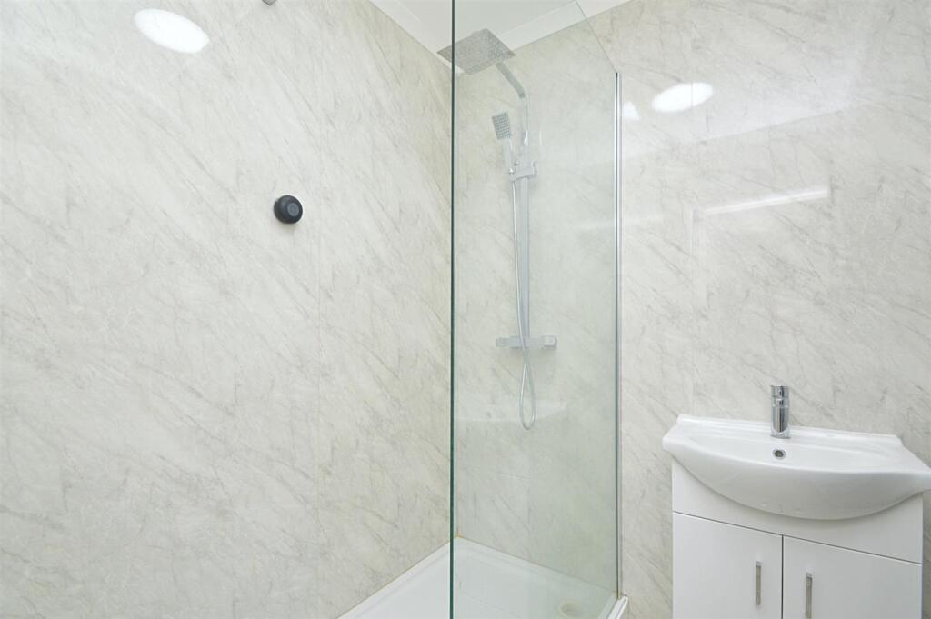 resizedShowerRoom.jpg