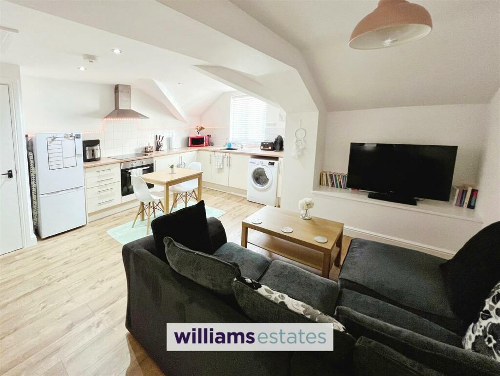 Living Room / Kitchen