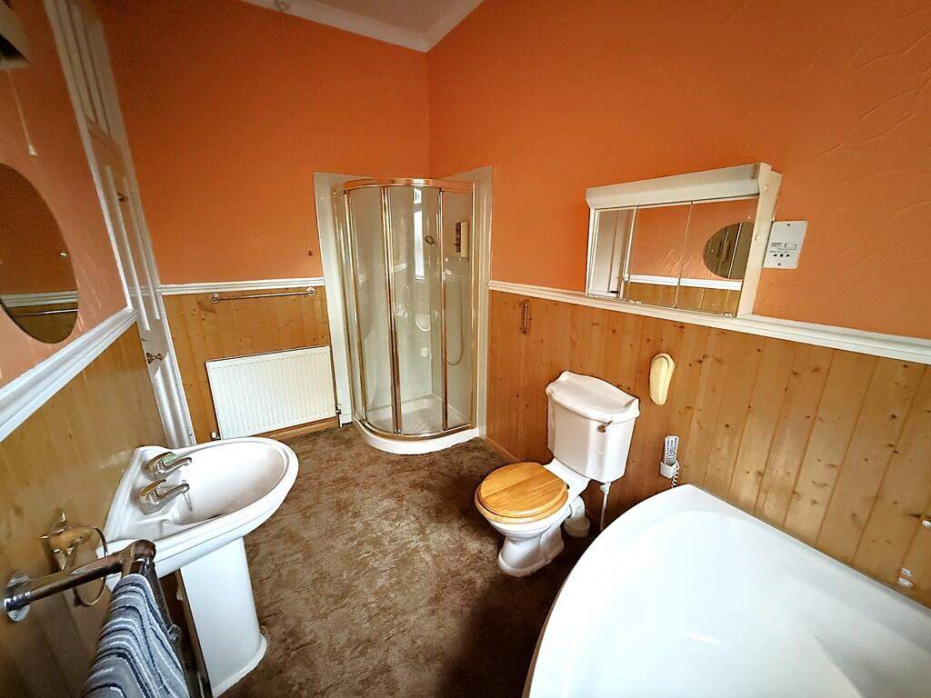 BATHROOM 2