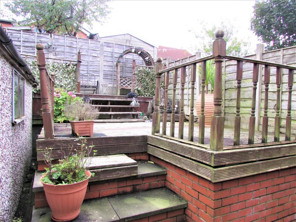 MiriamSt109gdn2.JPG