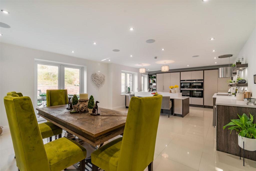 8496165-interior18.jpg