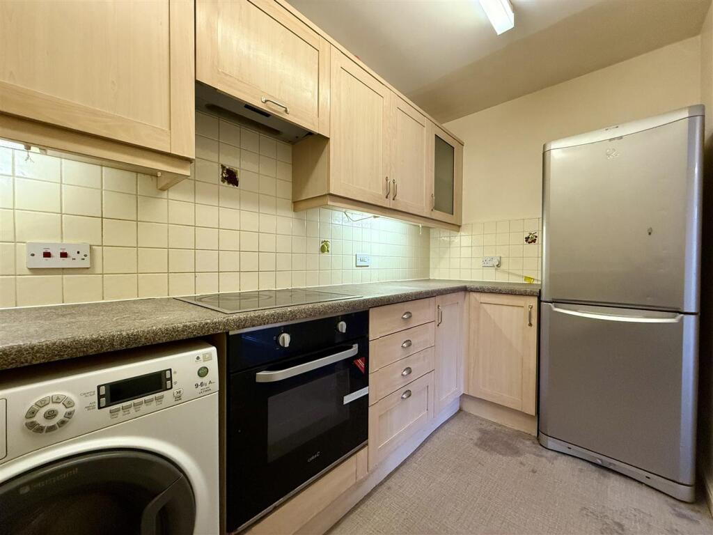 5 Kitchen.JPEG