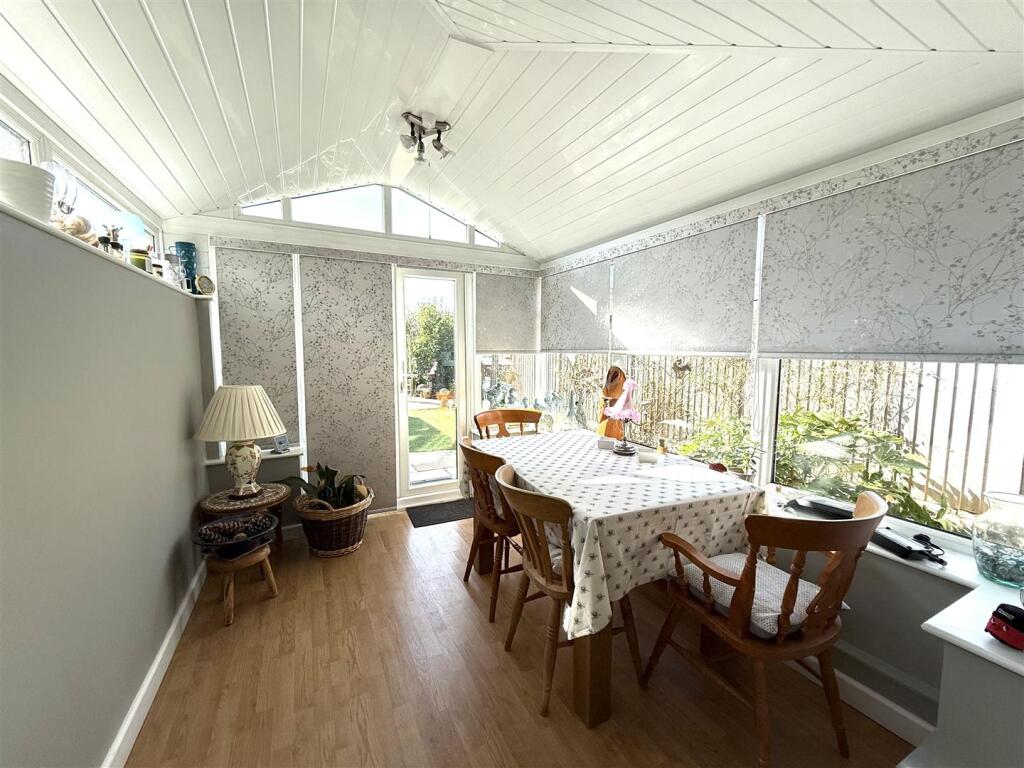 owens close con.jpeg