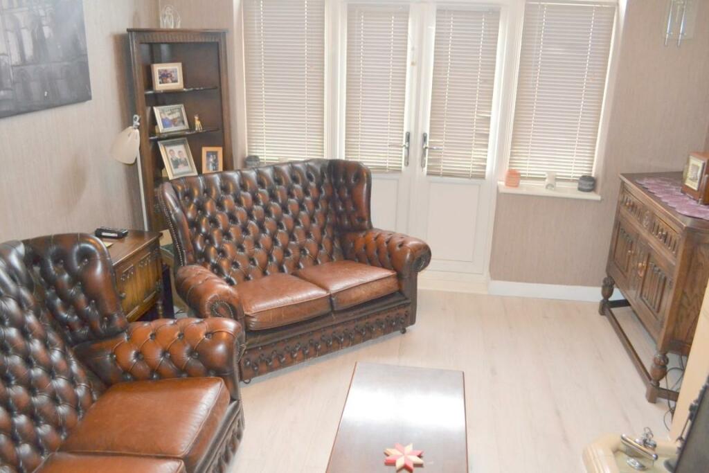Lounge 1 (Medium).JPG