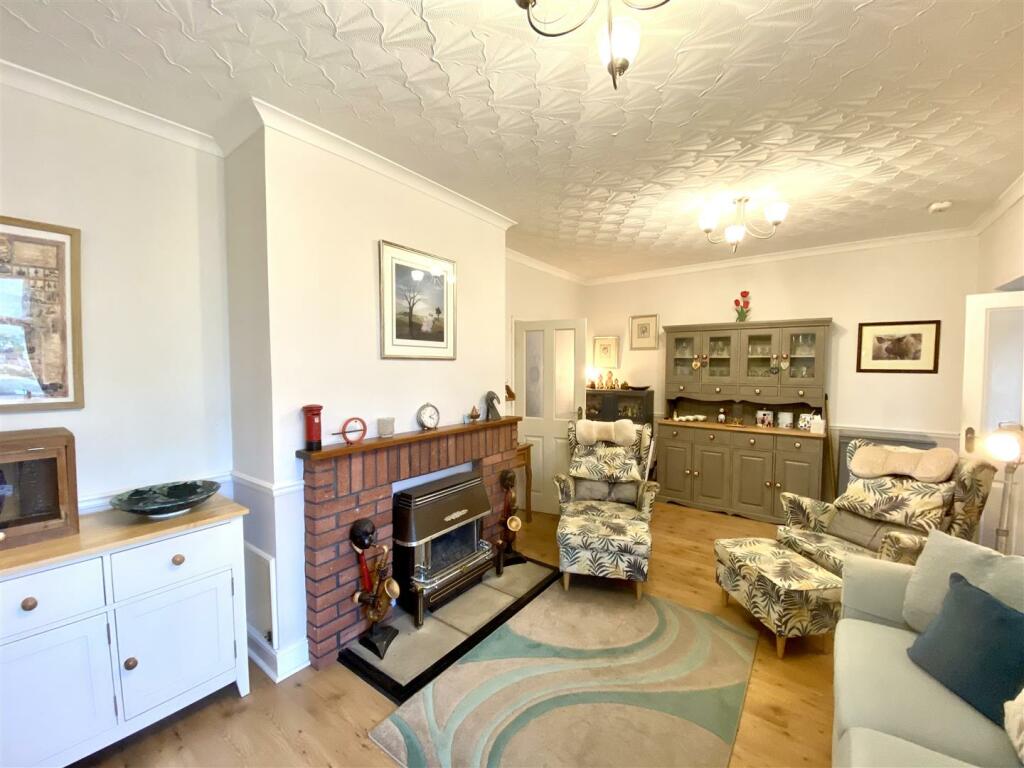SITTING ROOM