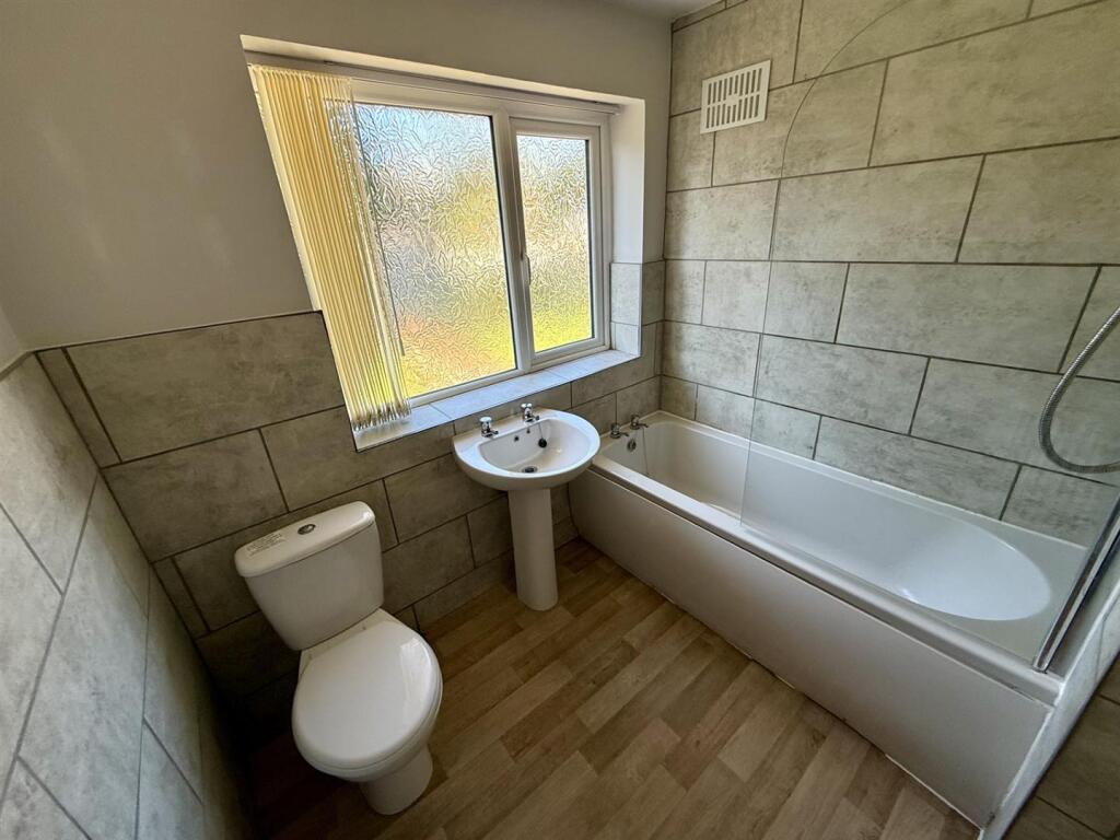 NC8 Bathroom.jpg
