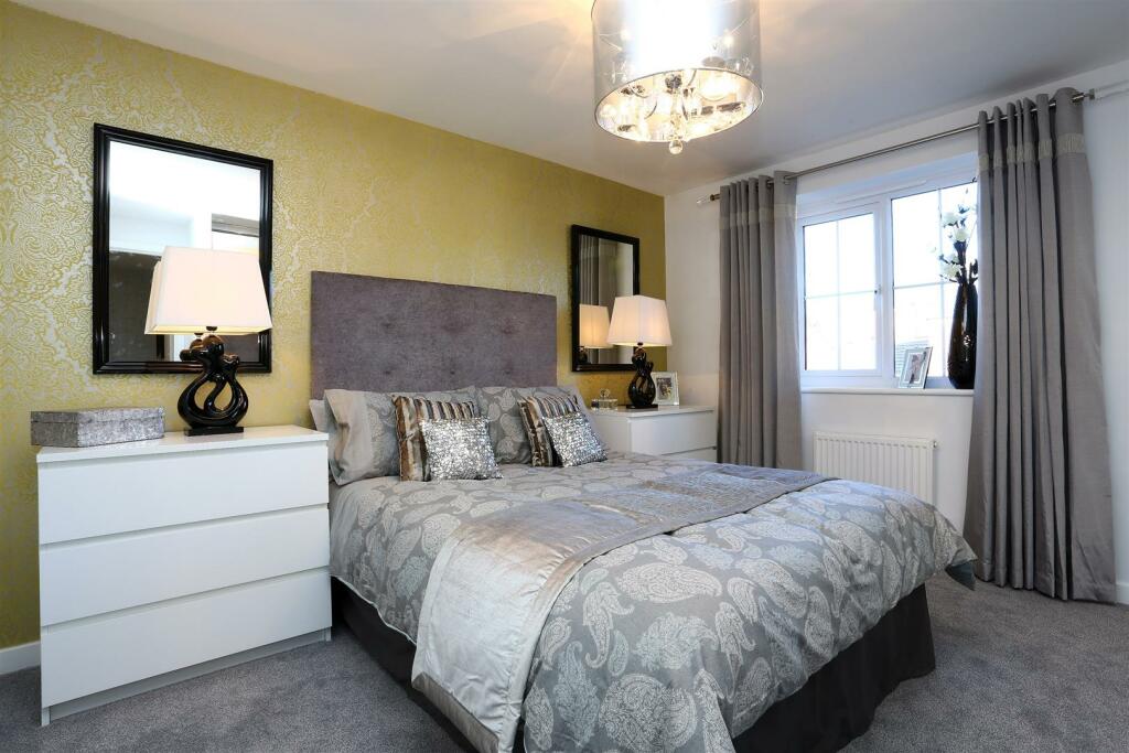 Principal bedroom
