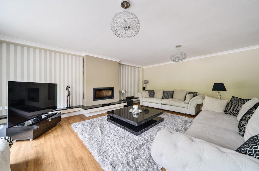 1327992-37-688228...