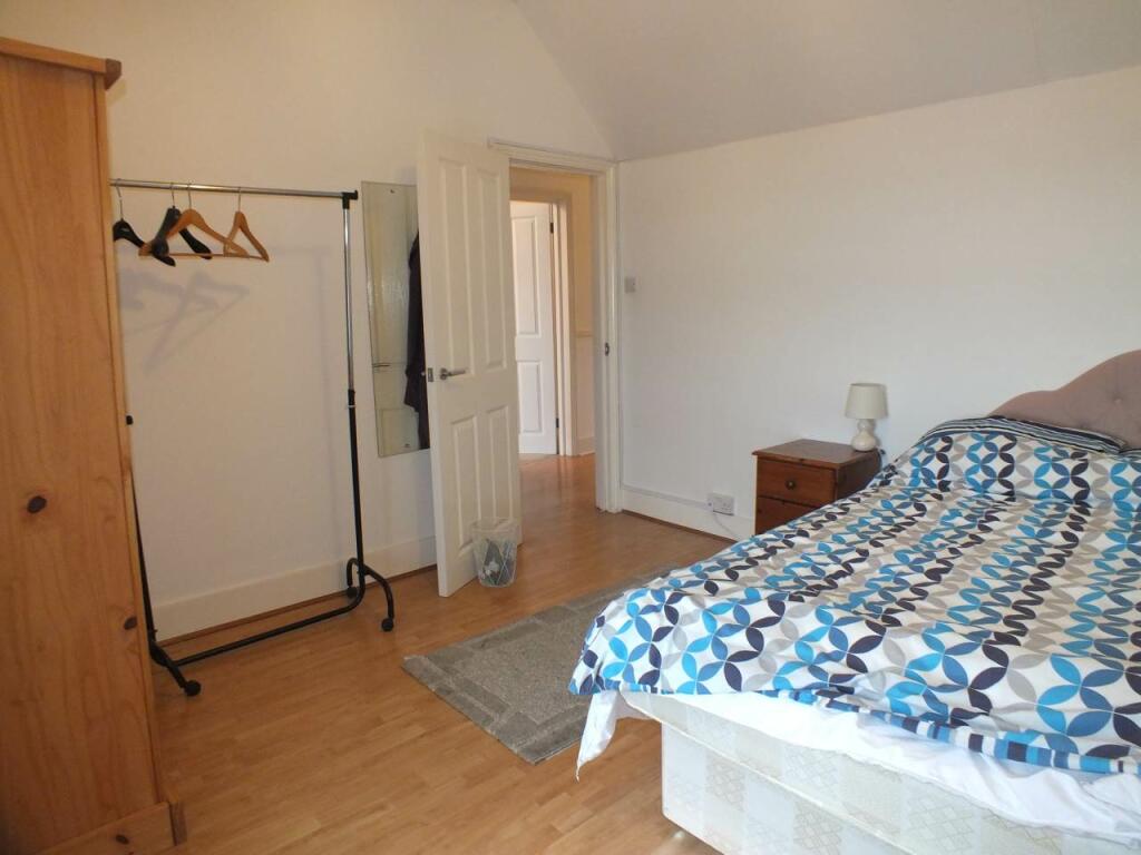 13AR - Rear Bed