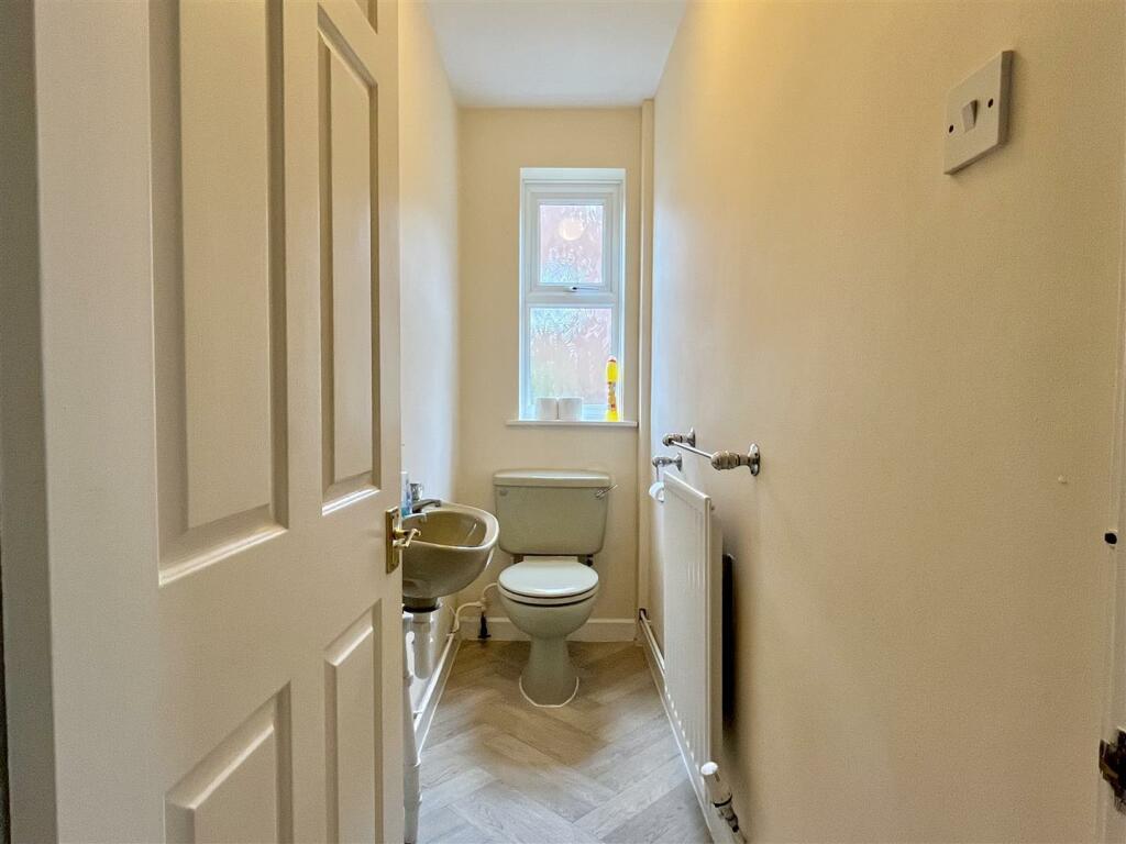 Guest Cloak / WC