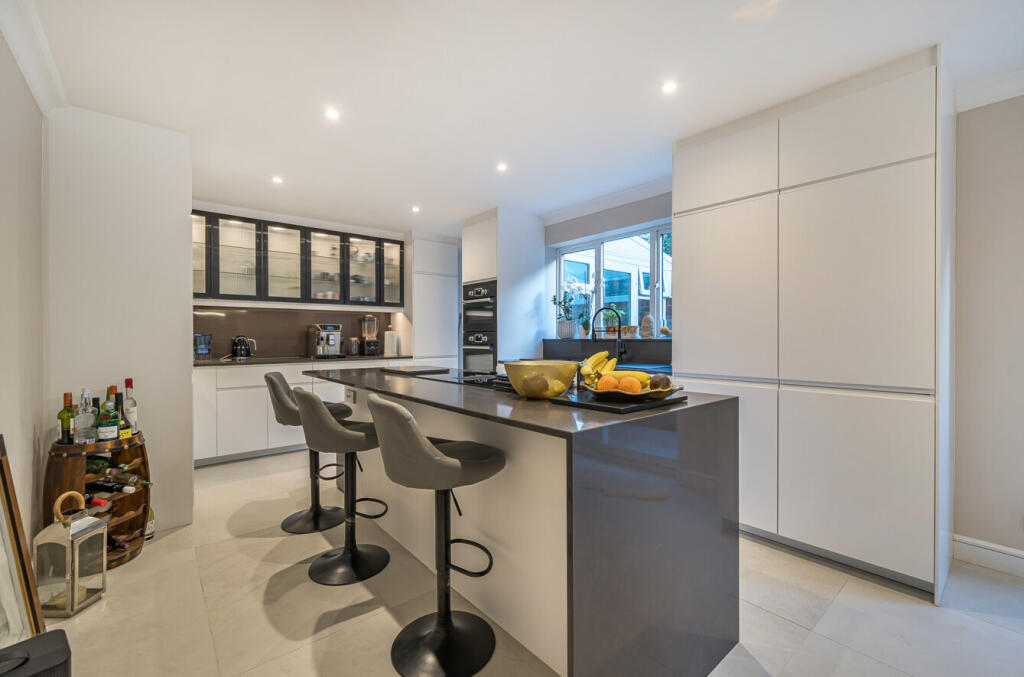 1374475-22-6904df...