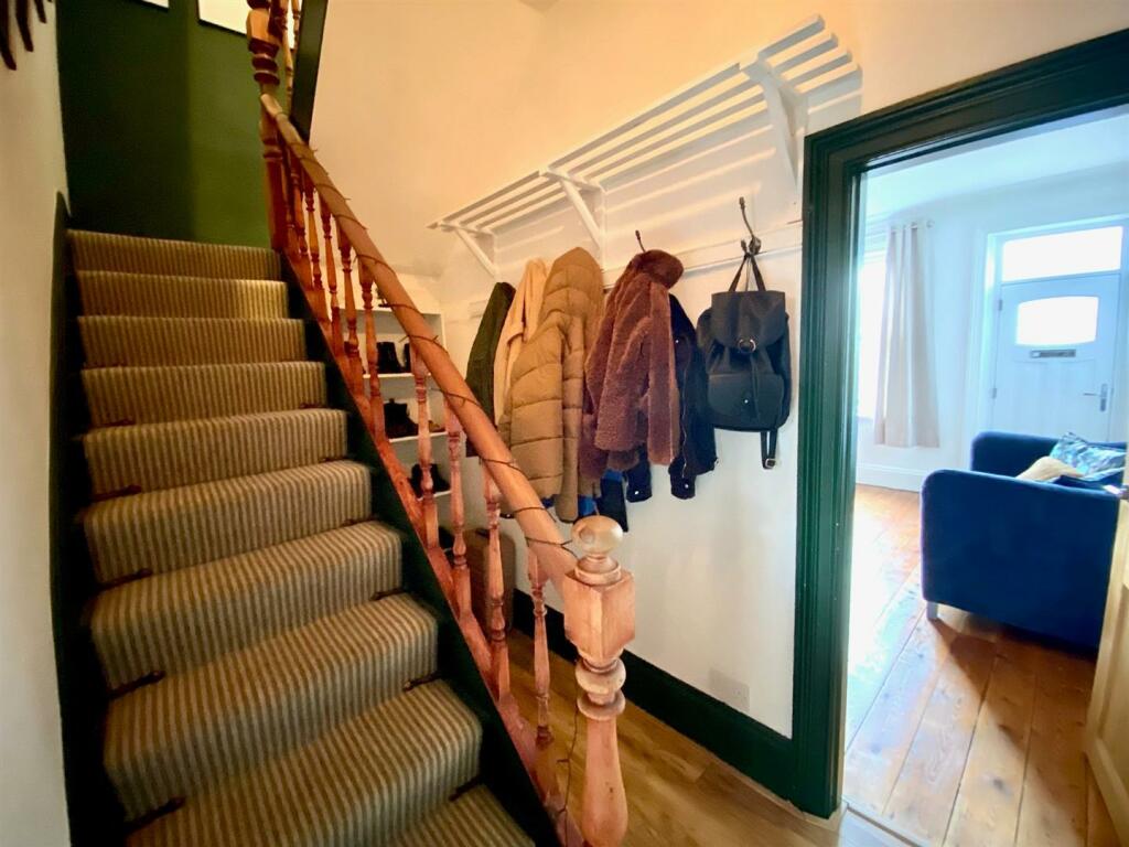 bracken hill 6 inner hall.jpg