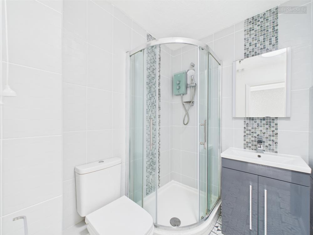 En-Suite To Master Bedroom