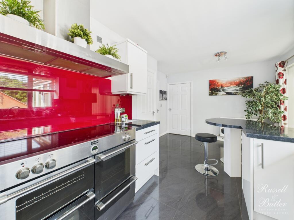 CAM02127G0-PR0300-STILL024