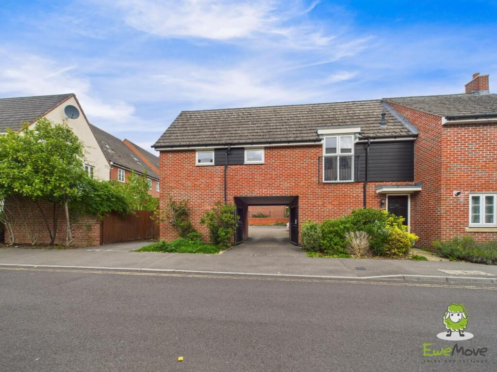 EweMove Estate Agents Basingstoke - Sinclair Drive