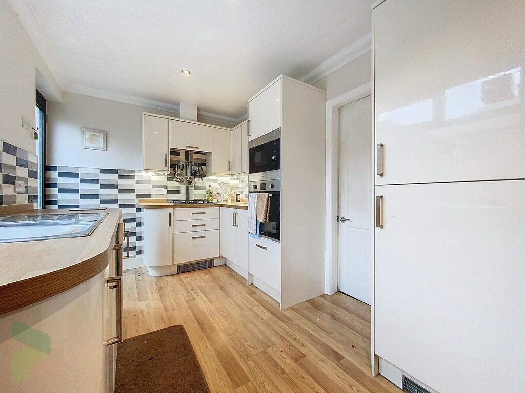 Fitted Dining Kit...