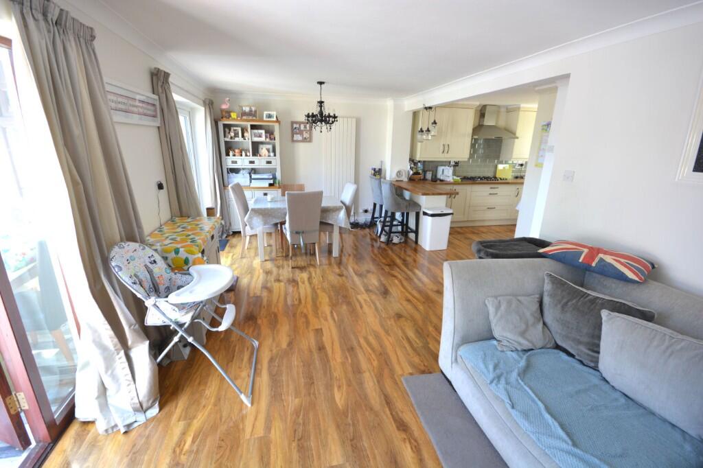 LIVING/KITCHEN AREA