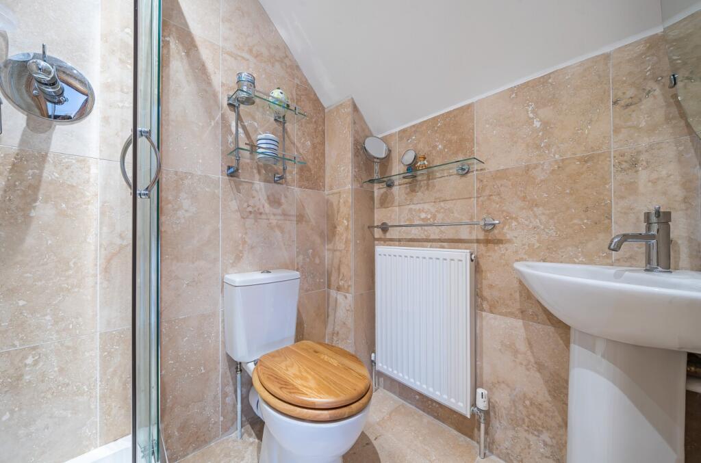 Ensuite Bedroom 2