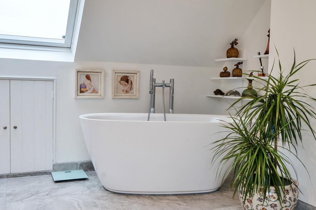 En-Suite Bathroom